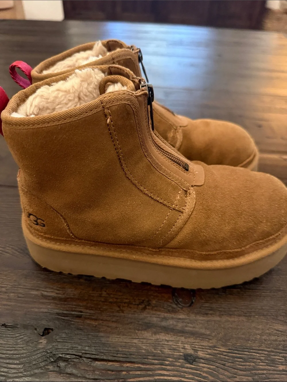 UGG Kids Chestnut Suede Zip-Up Shearling platform Boots with Red Pull Tab